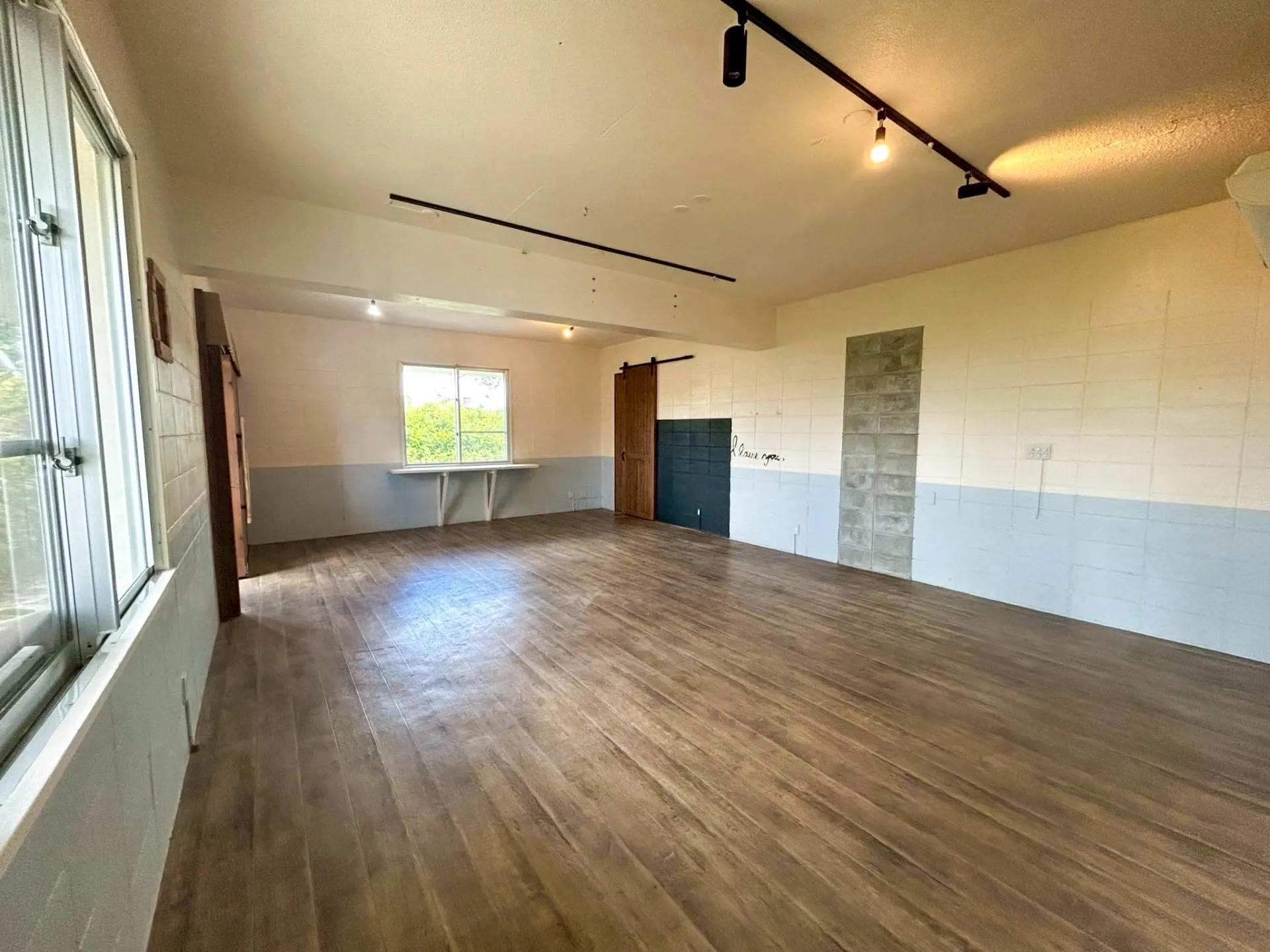 名護市宮里七丁目貸し店舗