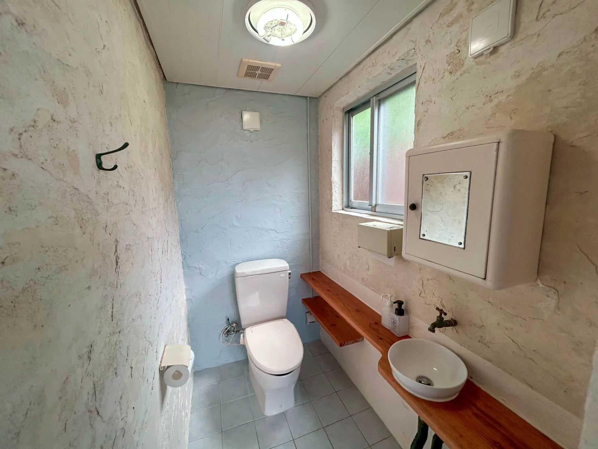 名護市宮里七丁目貸し店舗