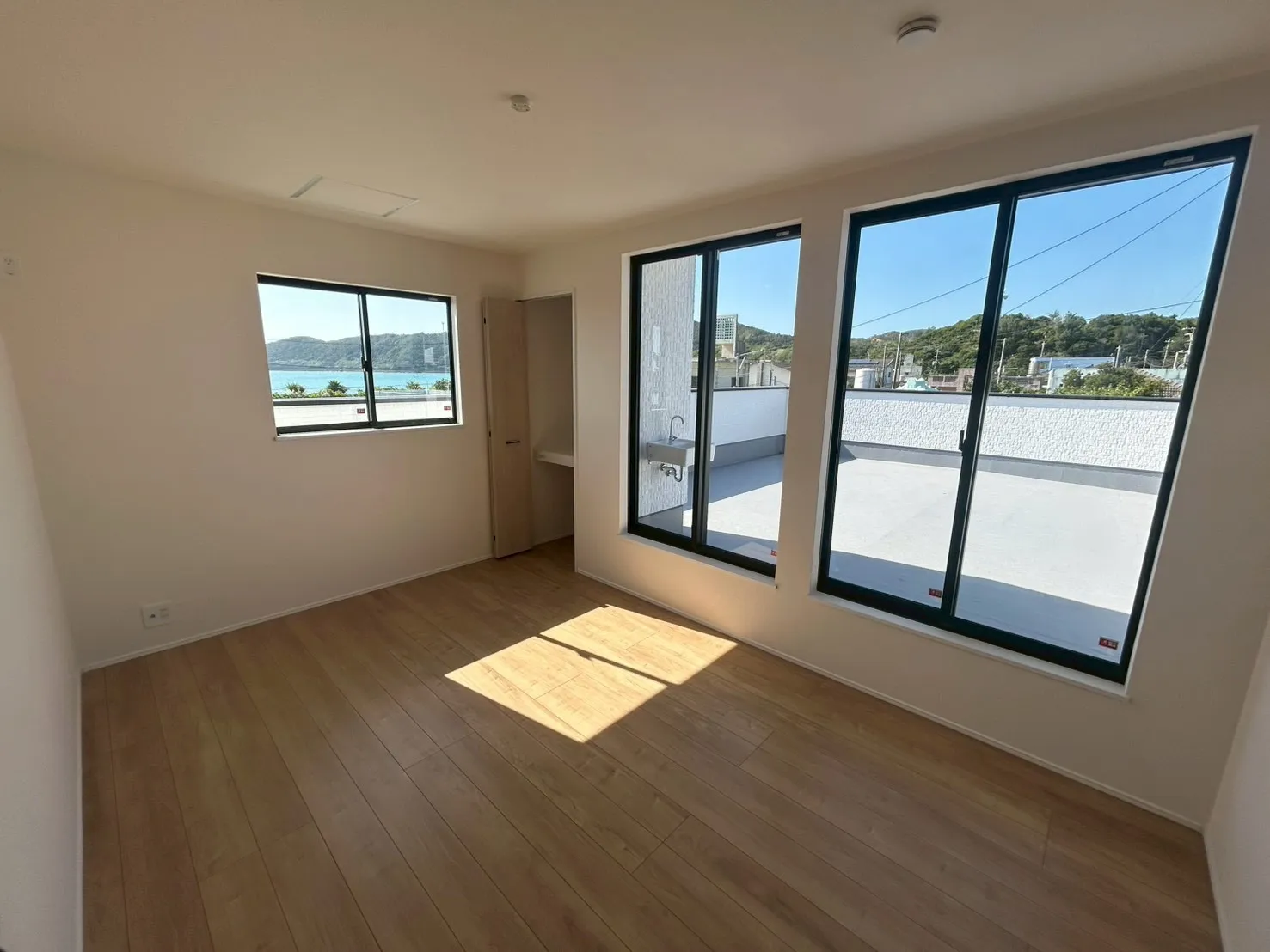 リナージュ 東村平良・1号棟