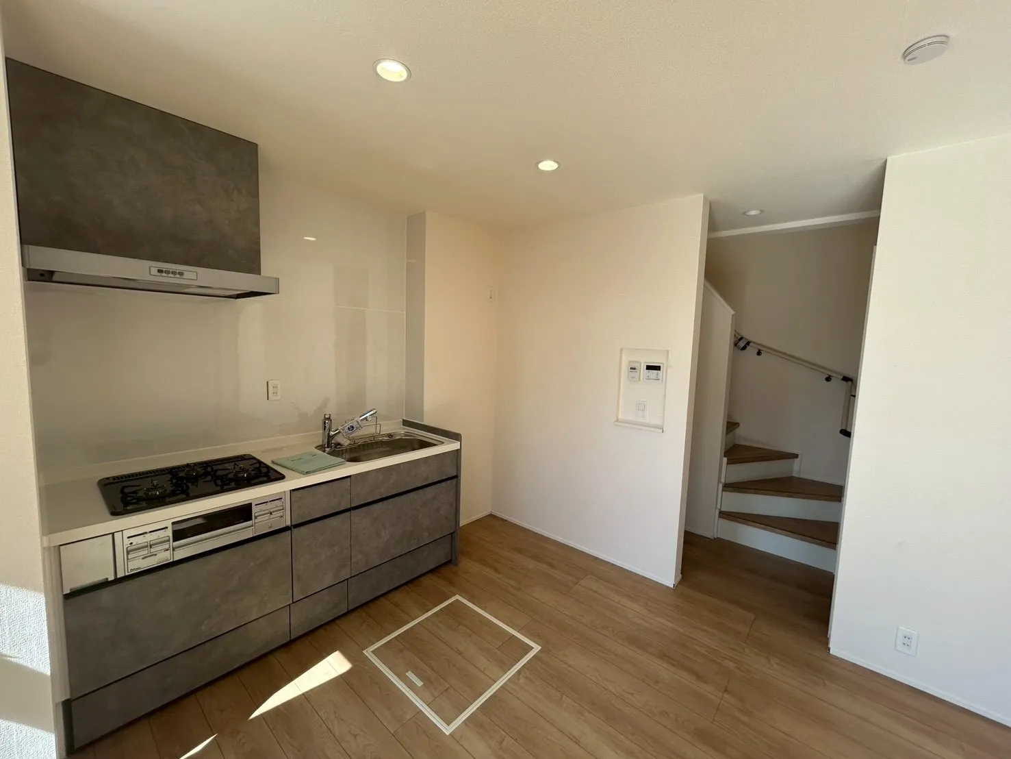 リナージュ 東村平良・2号棟