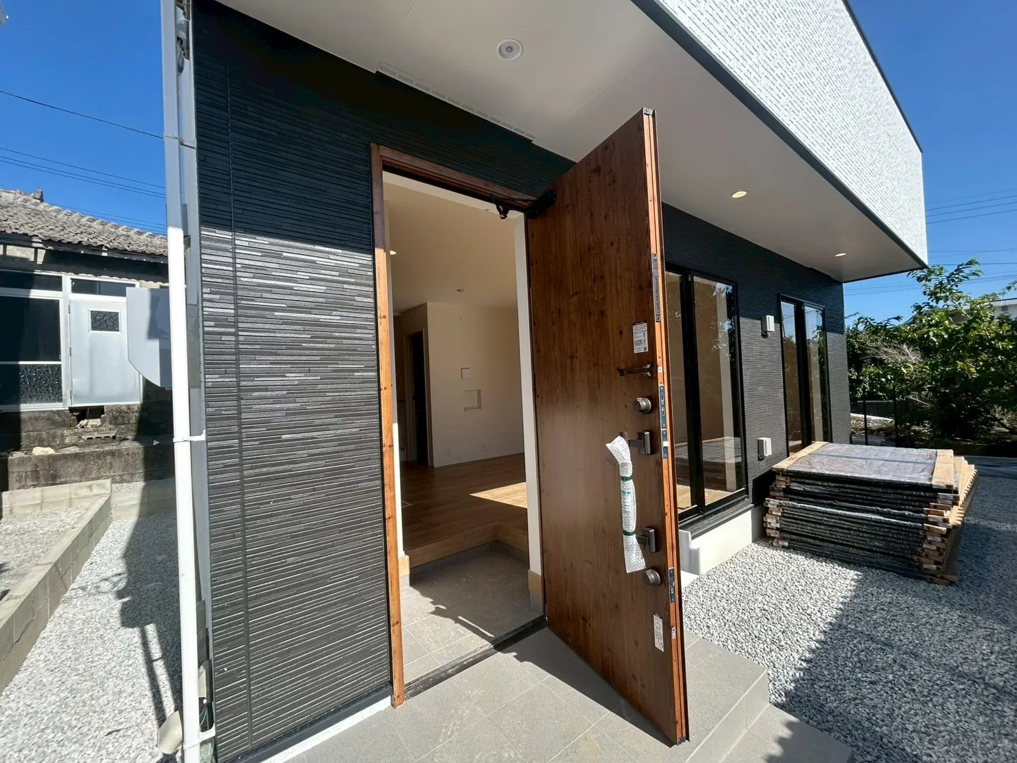 リナージュ 東村平良・2号棟