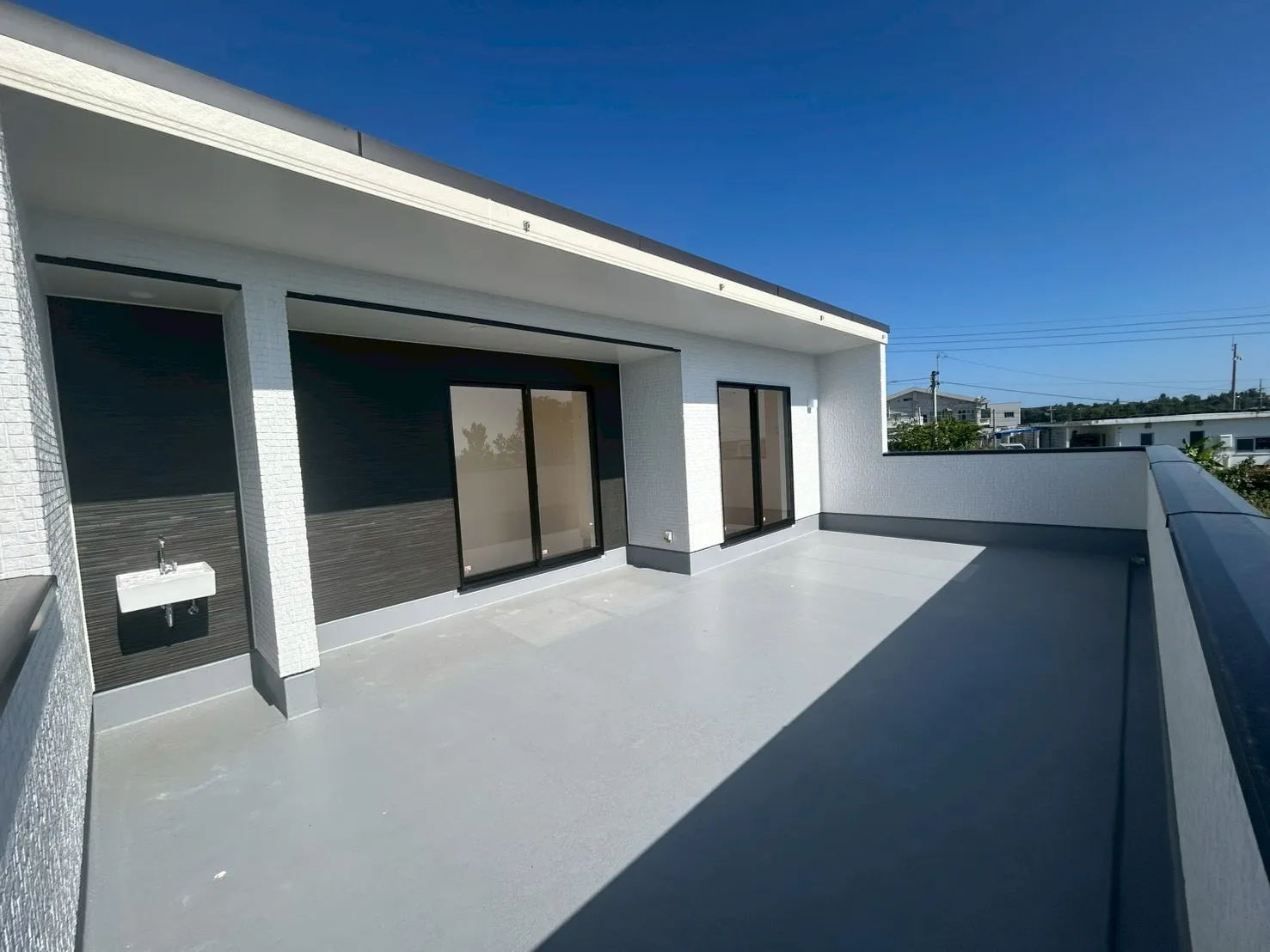 リナージュ 東村平良・2号棟